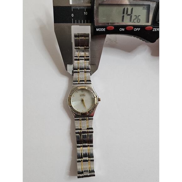 Ladies Citizen Eco-Drive 16 Genuine Diamonds E030-H26547 Watch Runs Well Solar - Picture 7 of 8